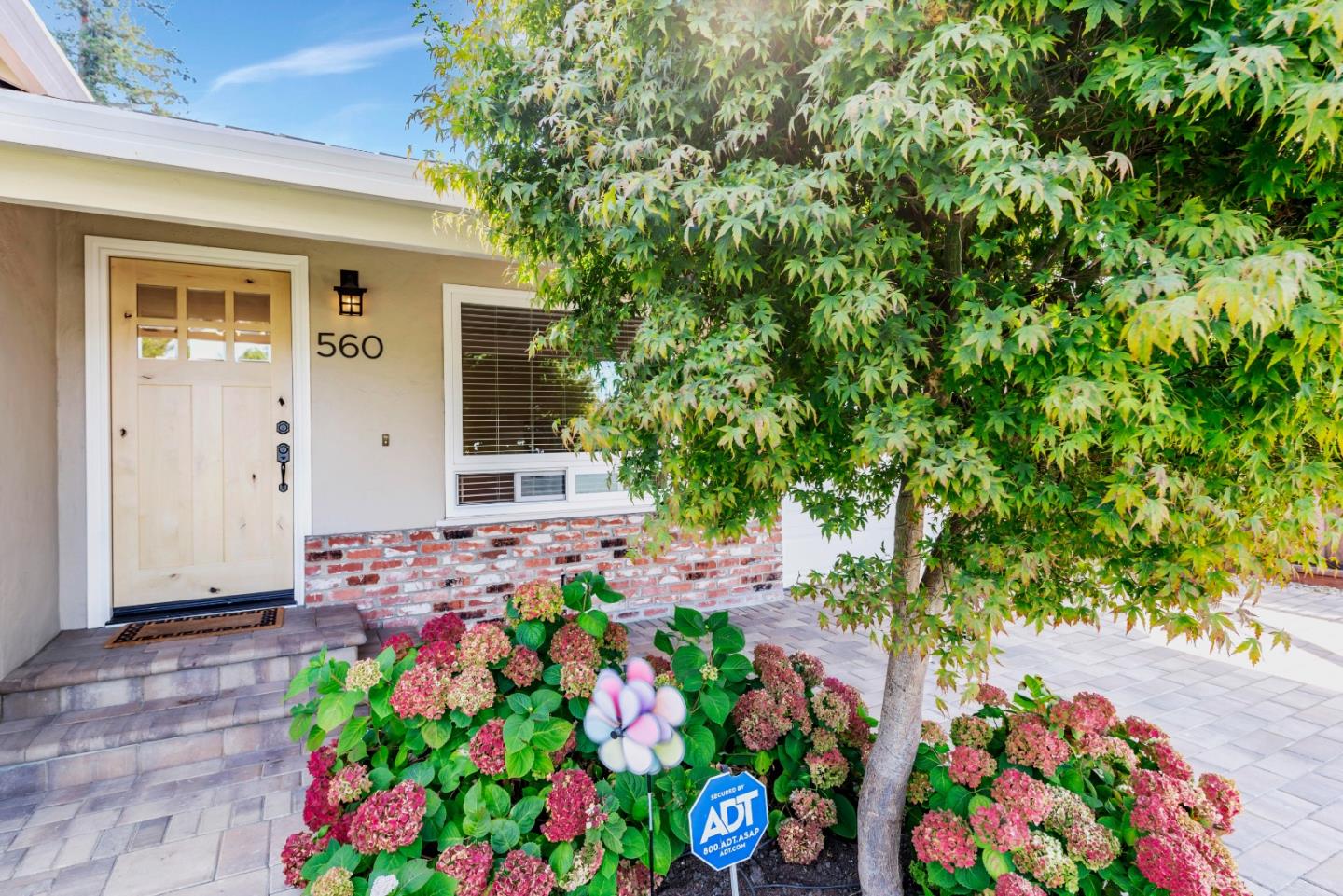 Detail Gallery Image 4 of 47 For 560 6th Ave, Menlo Park,  CA 94025 - 3 Beds | 2 Baths