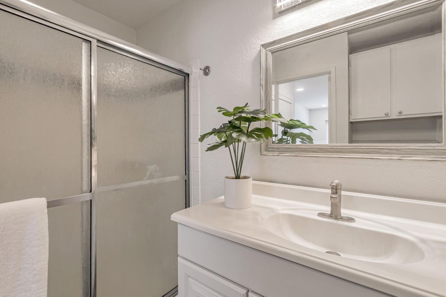 Detail Gallery Image 11 of 27 For 1249 Coyote Creek Pl, San Jose,  CA 95116 - 2 Beds | 2 Baths