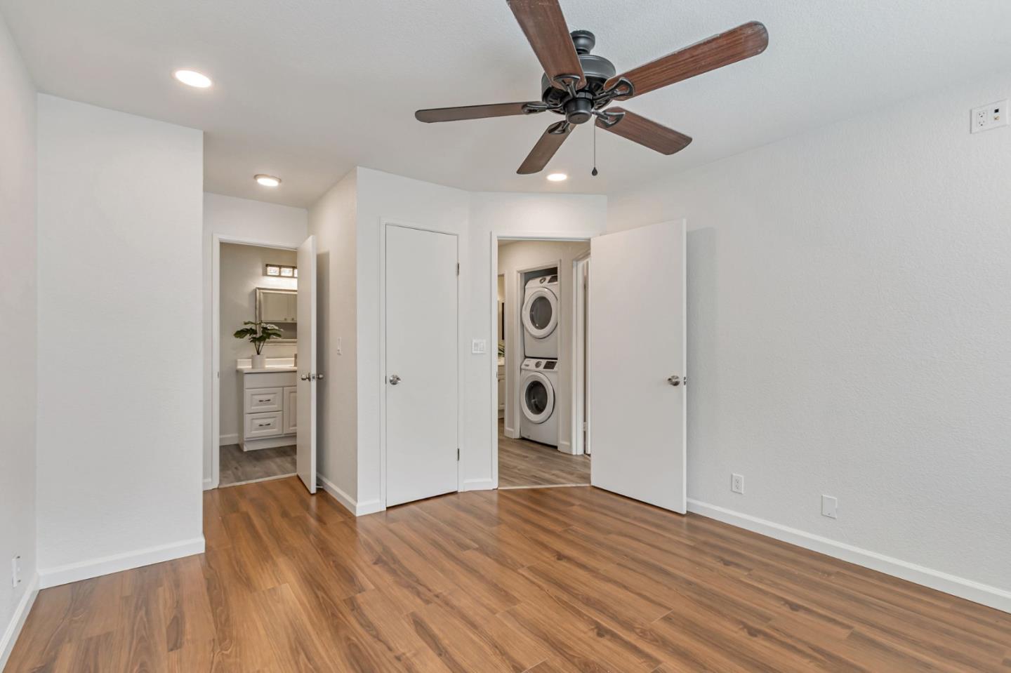 Detail Gallery Image 13 of 27 For 1249 Coyote Creek Pl, San Jose,  CA 95116 - 2 Beds | 2 Baths