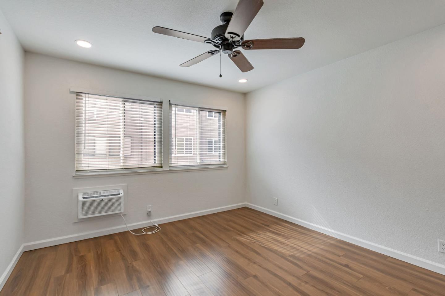 Detail Gallery Image 14 of 27 For 1249 Coyote Creek Pl, San Jose,  CA 95116 - 2 Beds | 2 Baths