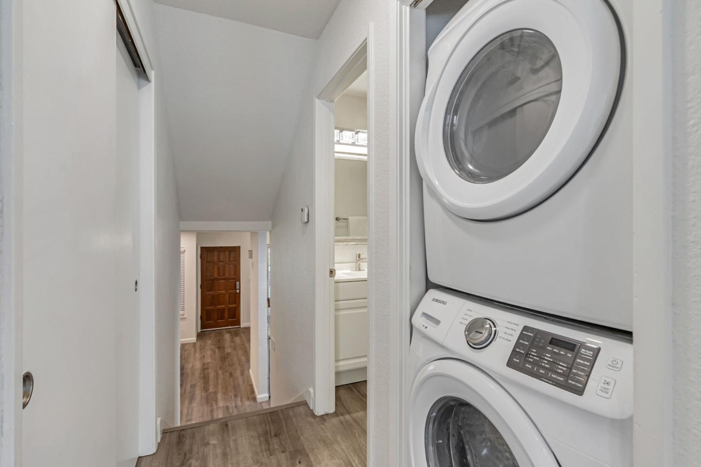 Detail Gallery Image 16 of 27 For 1249 Coyote Creek Pl, San Jose,  CA 95116 - 2 Beds | 2 Baths
