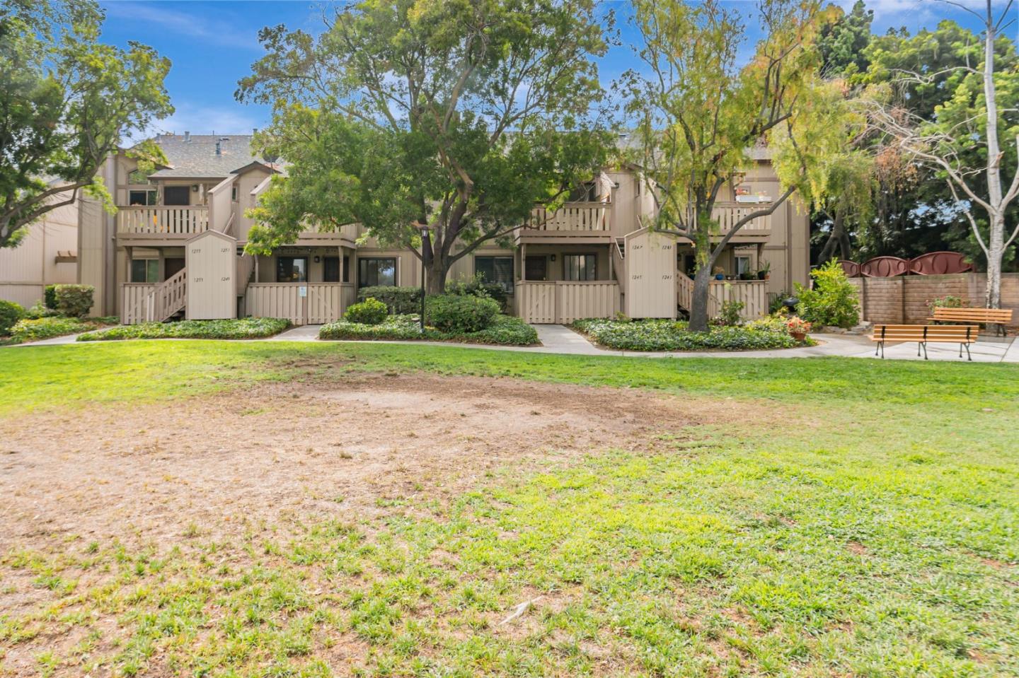 Detail Gallery Image 23 of 27 For 1249 Coyote Creek Pl, San Jose,  CA 95116 - 2 Beds | 2 Baths