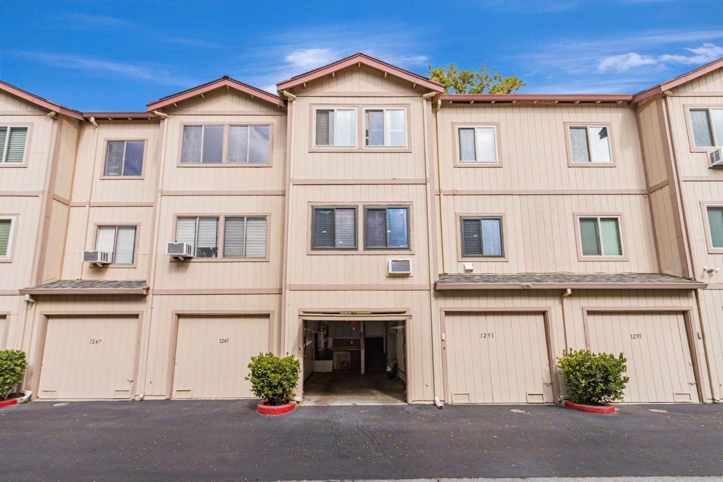 Detail Gallery Image 24 of 27 For 1249 Coyote Creek Pl, San Jose,  CA 95116 - 2 Beds | 2 Baths