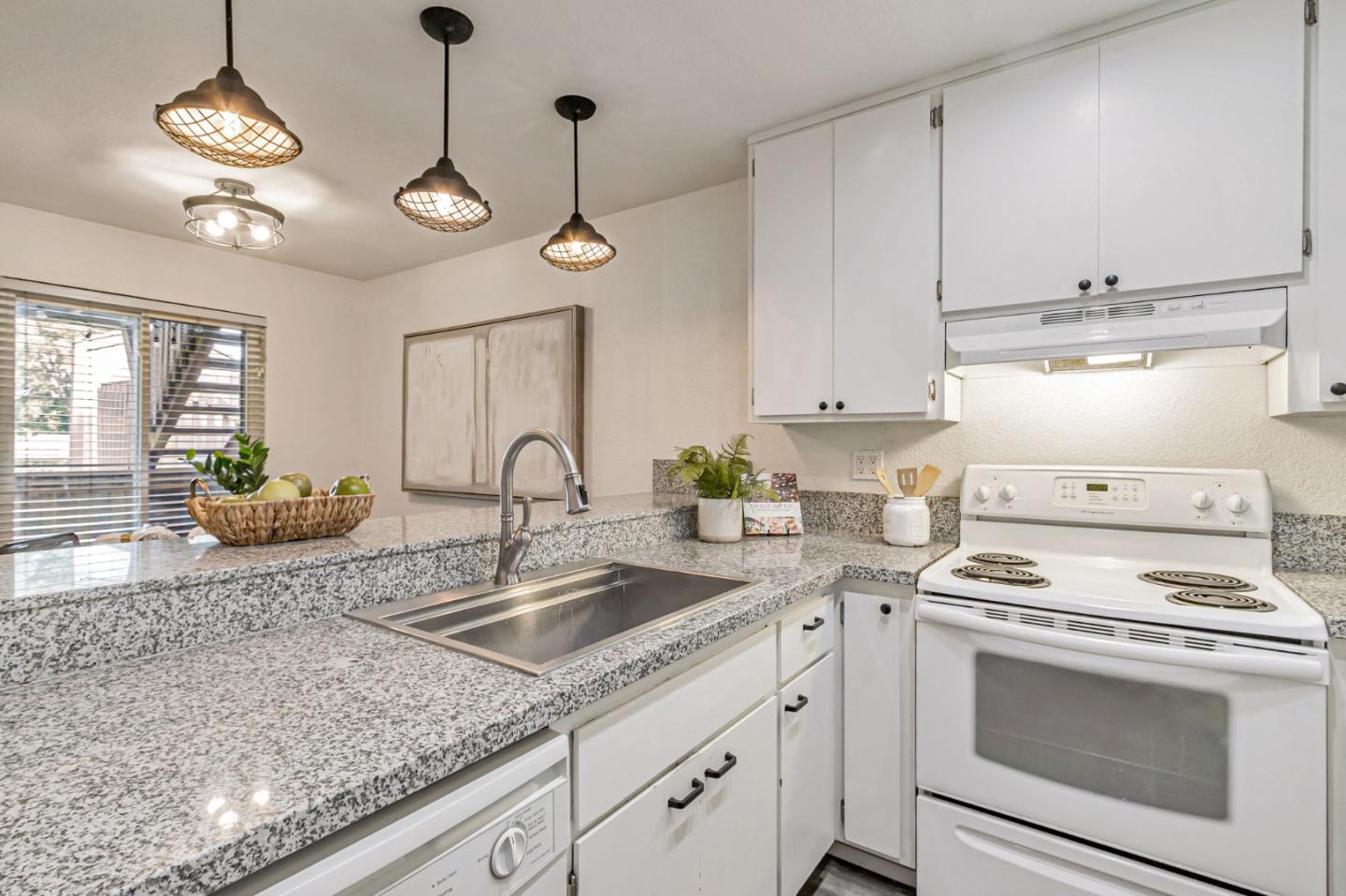 Detail Gallery Image 4 of 27 For 1249 Coyote Creek Pl, San Jose,  CA 95116 - 2 Beds | 2 Baths