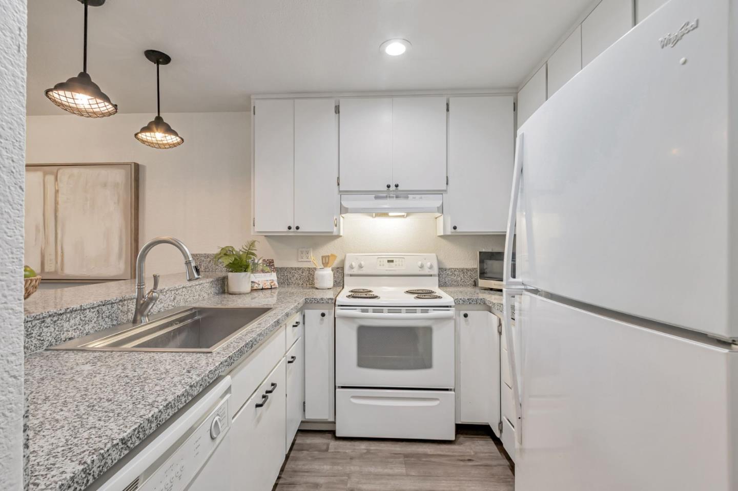 Detail Gallery Image 5 of 27 For 1249 Coyote Creek Pl, San Jose,  CA 95116 - 2 Beds | 2 Baths