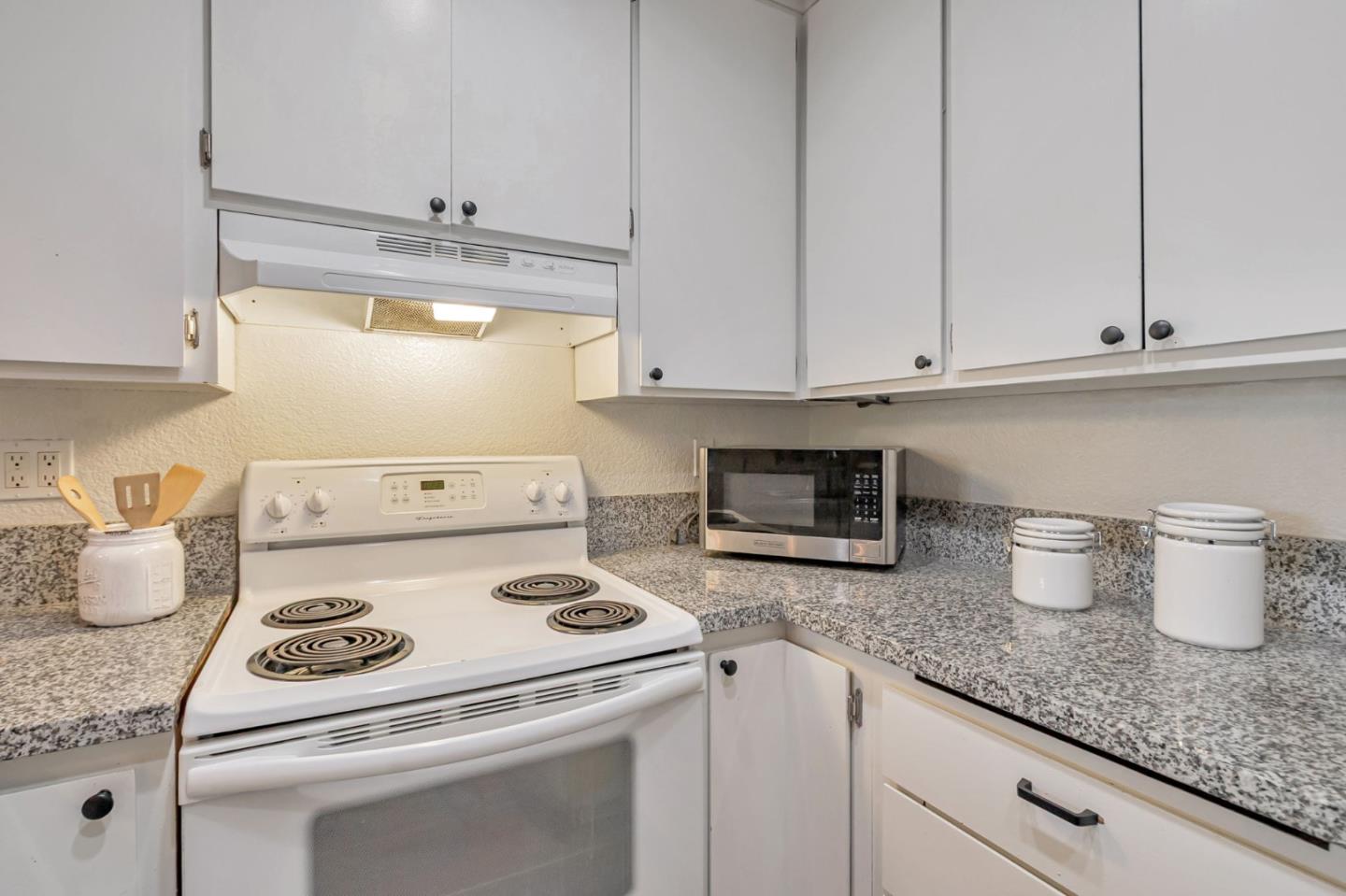 Detail Gallery Image 6 of 27 For 1249 Coyote Creek Pl, San Jose,  CA 95116 - 2 Beds | 2 Baths