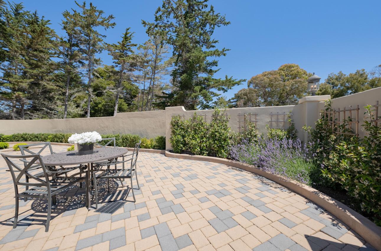 Detail Gallery Image 22 of 51 For 471 El Dorado St, Monterey,  CA 93940 - 3 Beds | 3 Baths