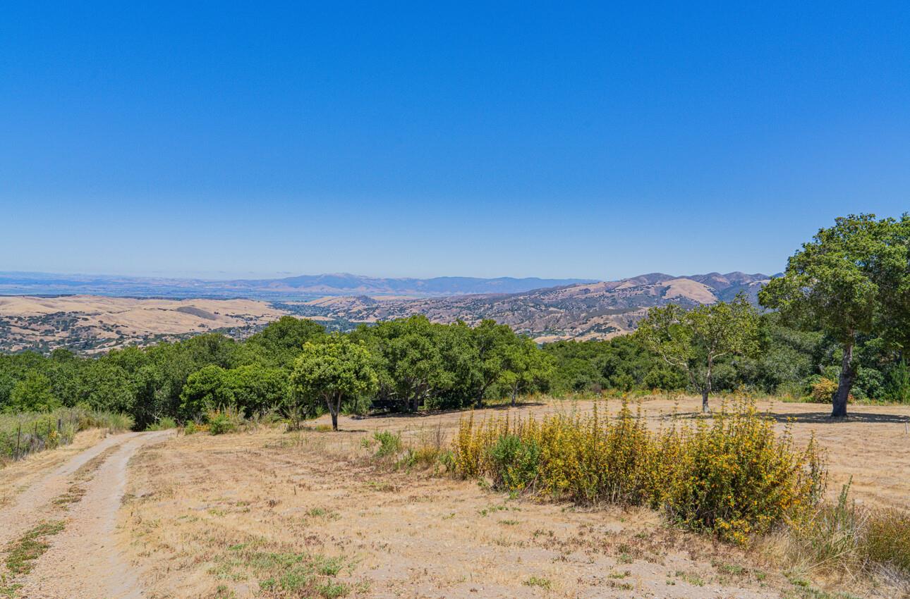Detail Gallery Image 13 of 36 For 12167 Saddle Rd, Carmel Valley,  CA 93924 - – Beds | – Baths