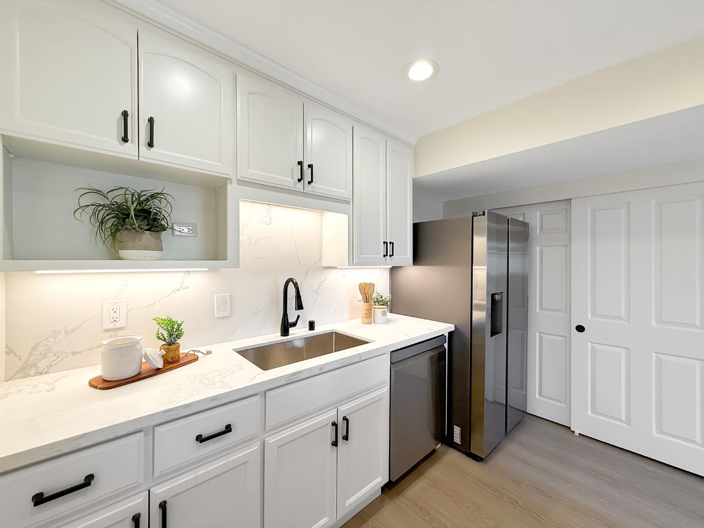 Detail Gallery Image 19 of 38 For 125 Connemara Way #98,  Sunnyvale,  CA 94087 - 2 Beds | 1/1 Baths