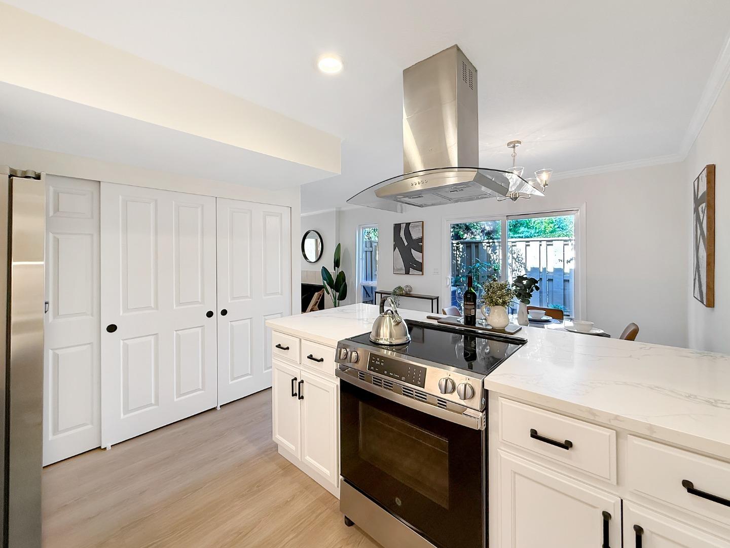 Detail Gallery Image 20 of 38 For 125 Connemara Way #98,  Sunnyvale,  CA 94087 - 2 Beds | 1/1 Baths