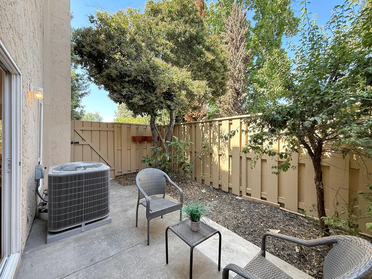 Detail Gallery Image 21 of 38 For 125 Connemara Way #98,  Sunnyvale,  CA 94087 - 2 Beds | 1/1 Baths