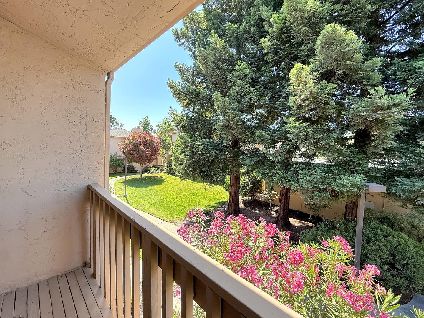 Detail Gallery Image 30 of 38 For 125 Connemara Way #98,  Sunnyvale,  CA 94087 - 2 Beds | 1/1 Baths