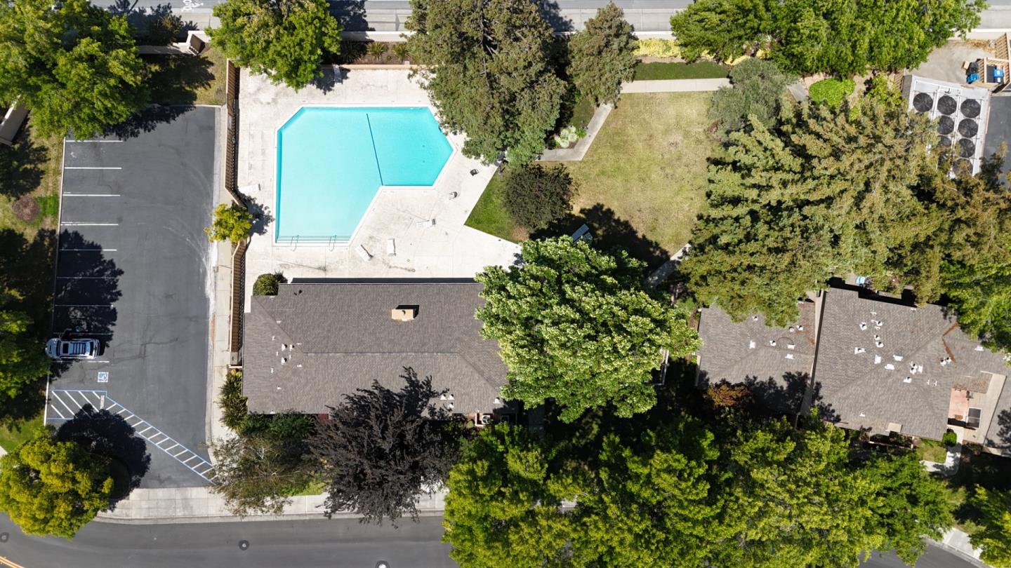 Detail Gallery Image 34 of 38 For 125 Connemara Way #98,  Sunnyvale,  CA 94087 - 2 Beds | 1/1 Baths