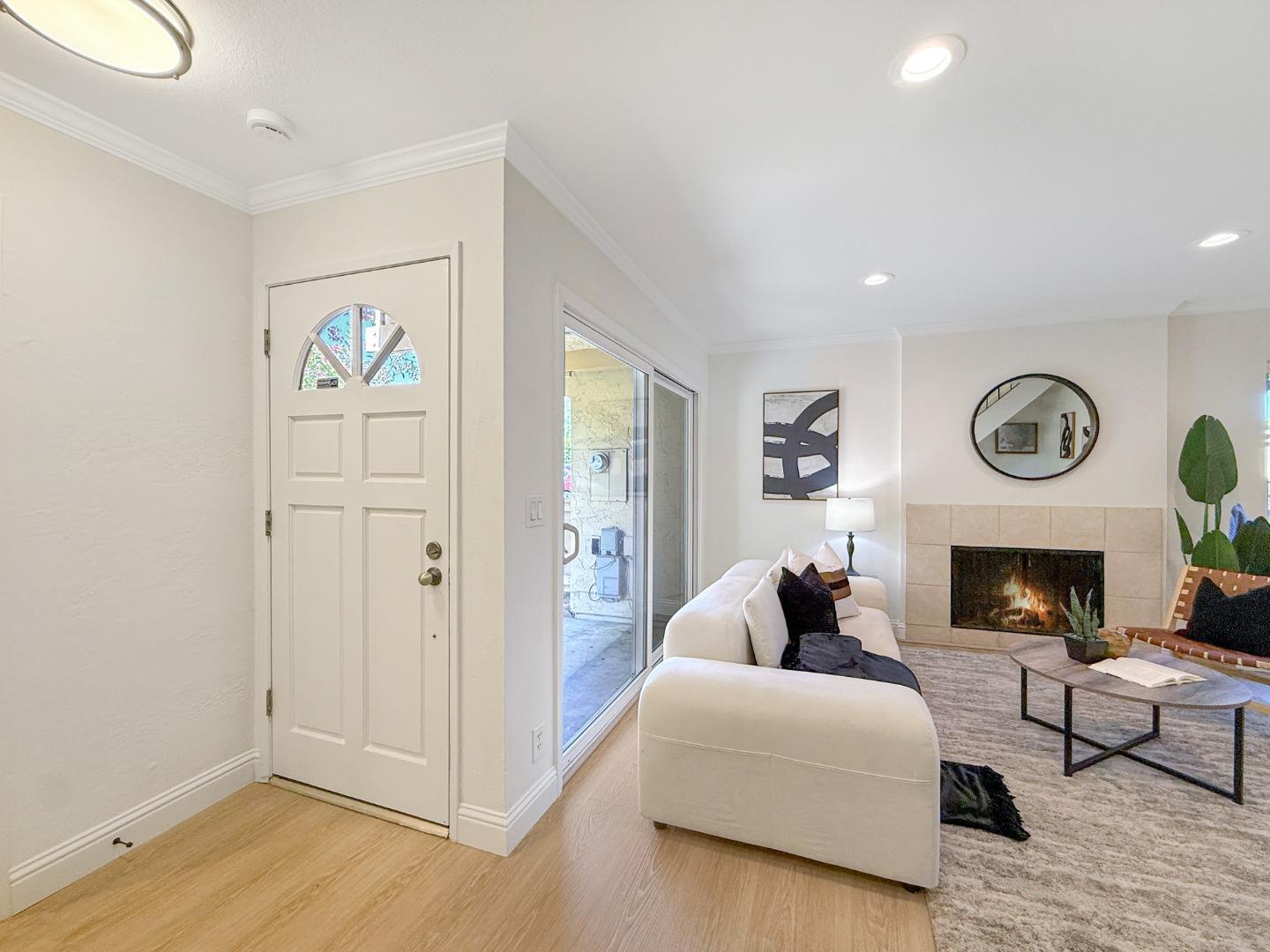 Detail Gallery Image 5 of 38 For 125 Connemara Way #98,  Sunnyvale,  CA 94087 - 2 Beds | 1/1 Baths