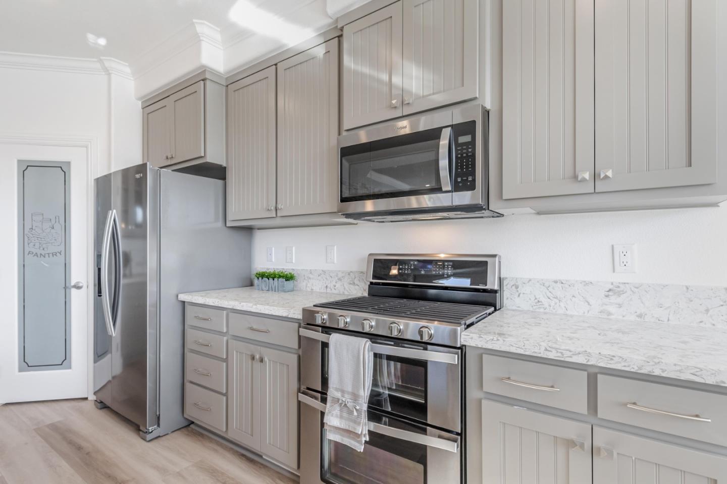 Detail Gallery Image 13 of 44 For 2574 Whispering Hills Cir #2574,  San Jose,  CA 95148 - 3 Beds | 2 Baths