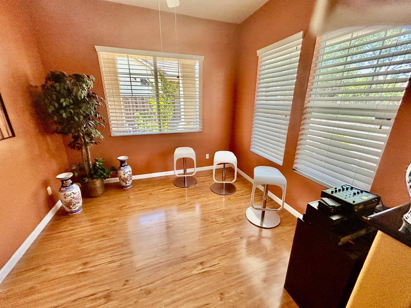 Detail Gallery Image 2 of 40 For 1732 W Westlake Dr, Roseville,  CA 95747 - 3 Beds | 2 Baths