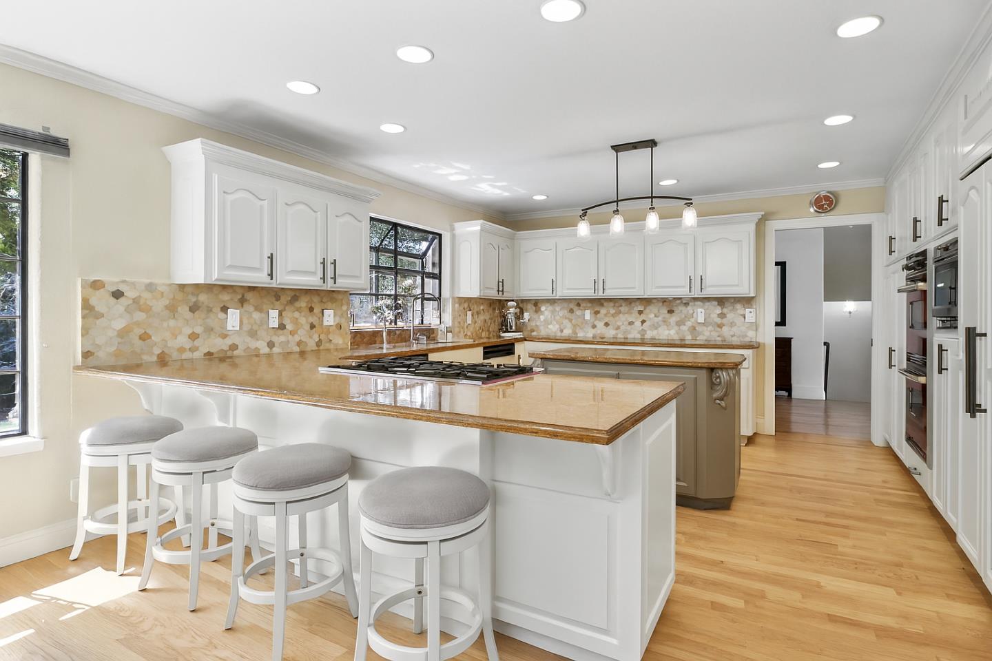 Detail Gallery Image 13 of 39 For 18615 Castle Lake Dr, Morgan Hill,  CA 95037 - 5 Beds | 4 Baths