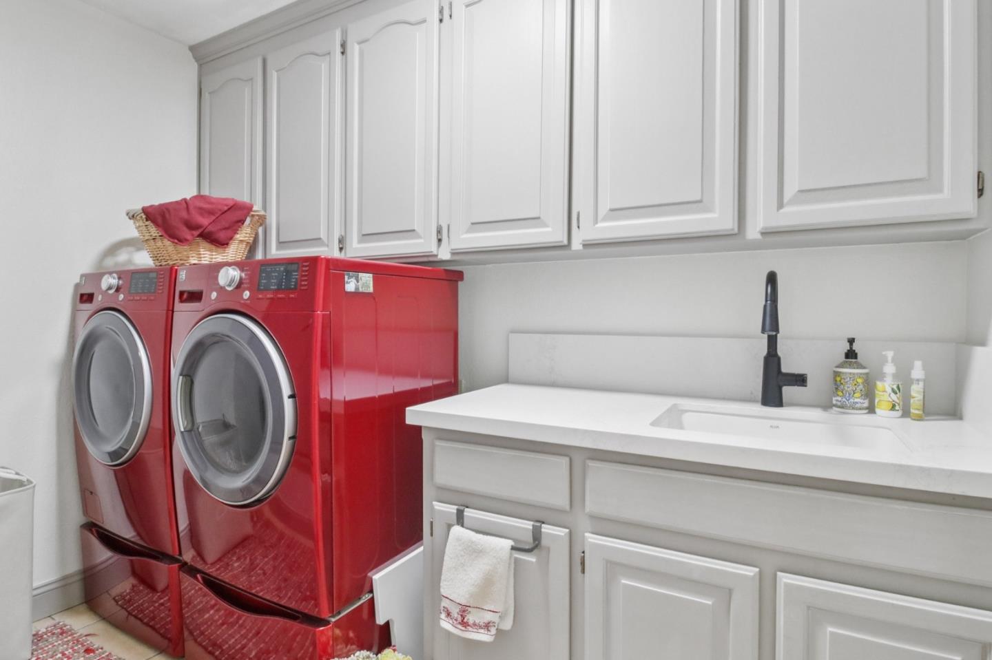 Detail Gallery Image 25 of 39 For 18615 Castle Lake Dr, Morgan Hill,  CA 95037 - 5 Beds | 4 Baths