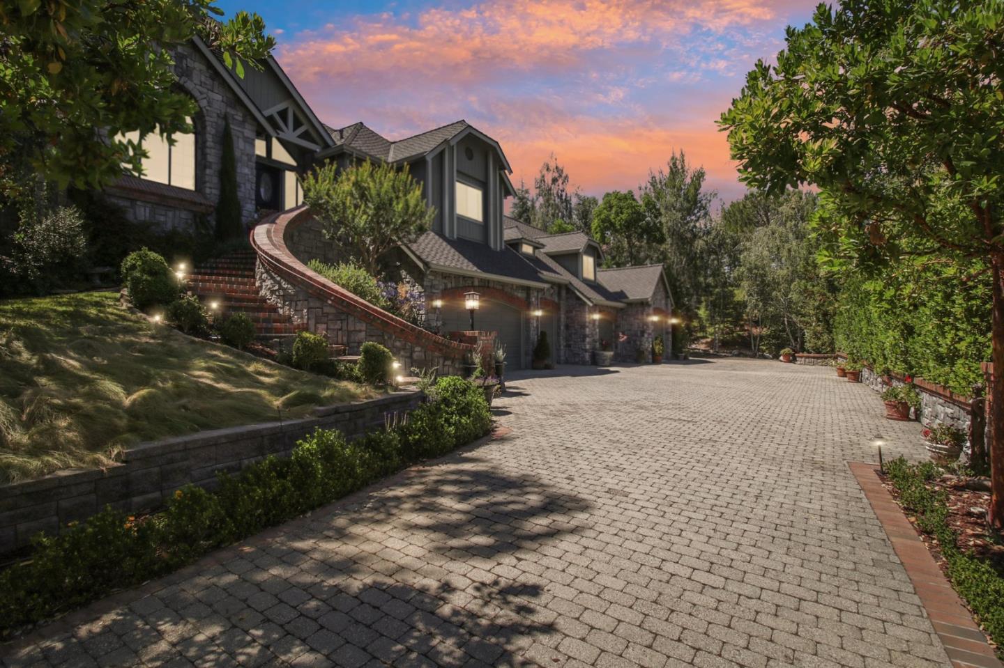 Detail Gallery Image 3 of 39 For 18615 Castle Lake Dr, Morgan Hill,  CA 95037 - 5 Beds | 4 Baths