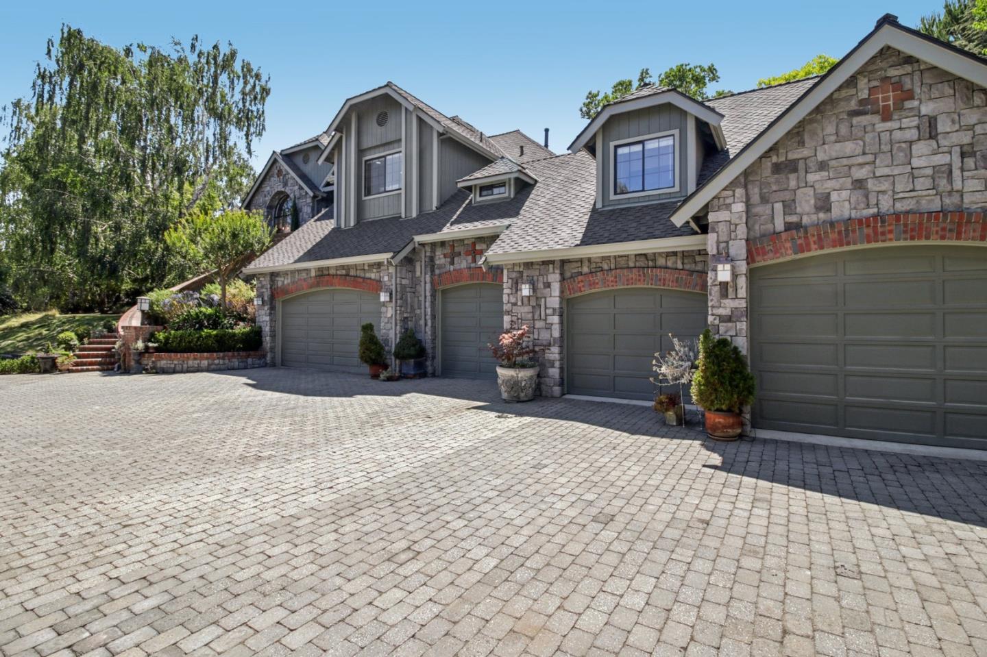 Detail Gallery Image 4 of 39 For 18615 Castle Lake Dr, Morgan Hill,  CA 95037 - 5 Beds | 4 Baths