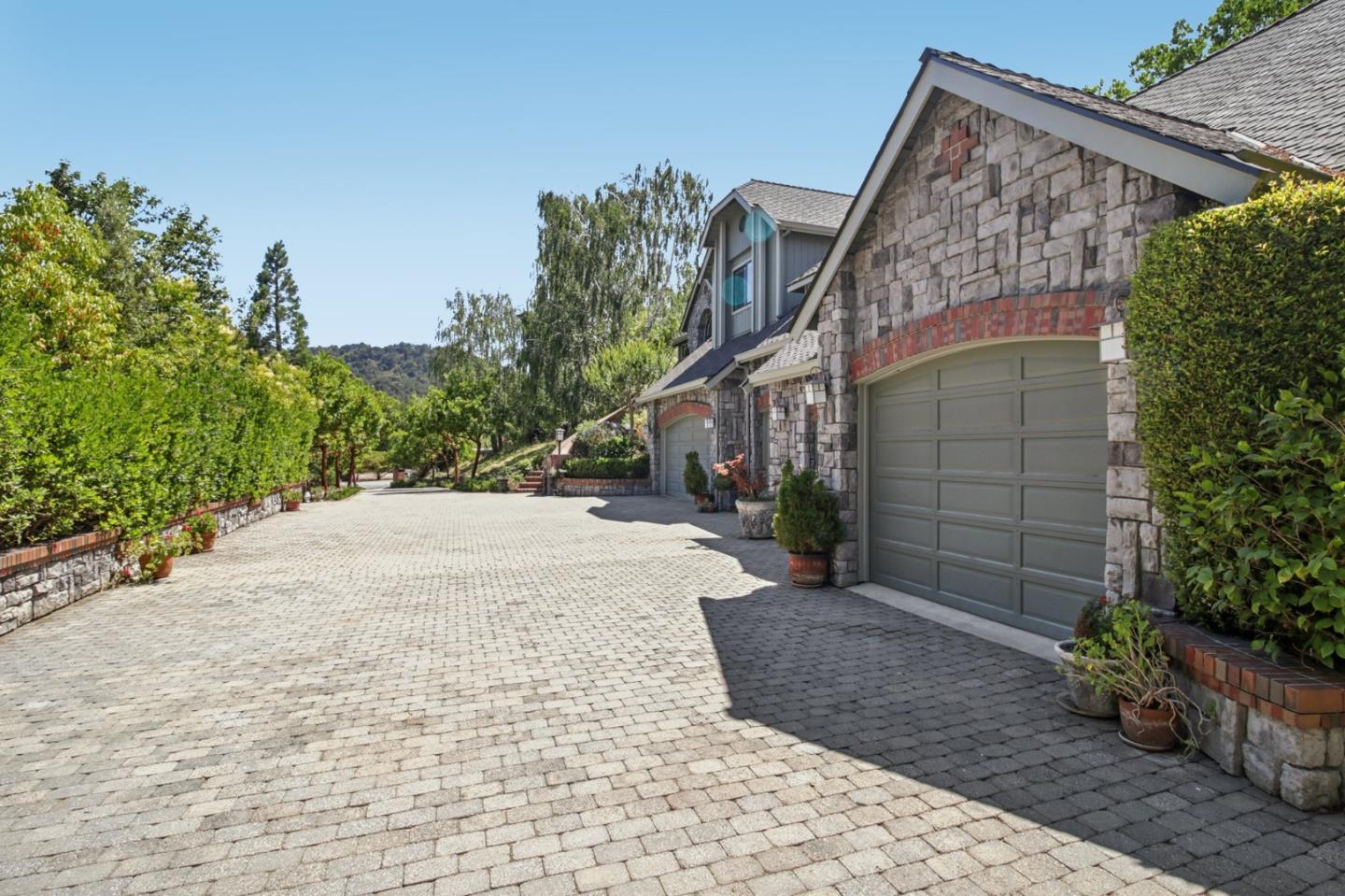 Detail Gallery Image 5 of 39 For 18615 Castle Lake Dr, Morgan Hill,  CA 95037 - 5 Beds | 4 Baths