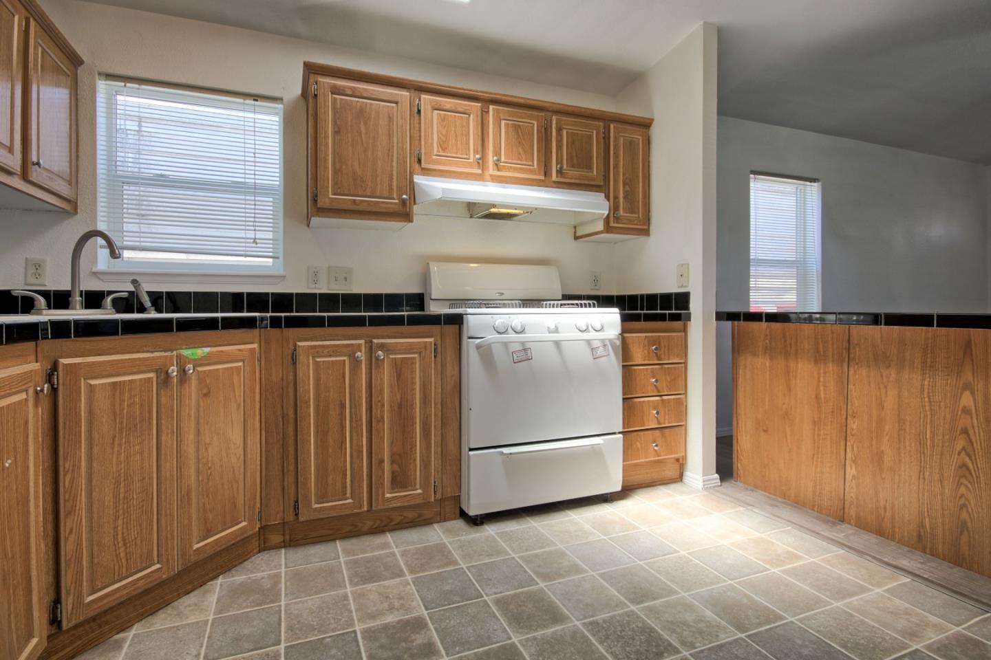 Detail Gallery Image 5 of 13 For 101 W Front St #6,  Watsonville,  CA 95076 - 2 Beds | 1 Baths