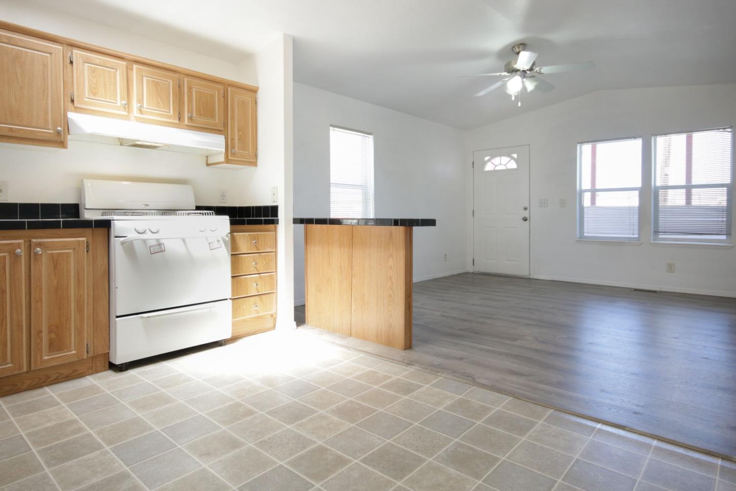 Detail Gallery Image 6 of 13 For 101 W Front St #6,  Watsonville,  CA 95076 - 2 Beds | 1 Baths