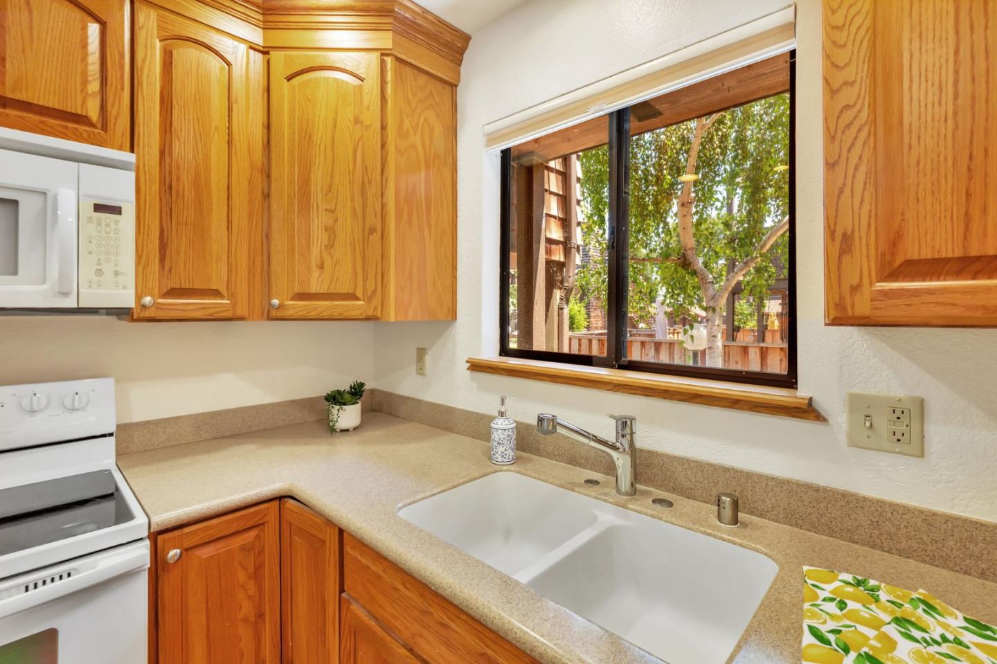Detail Gallery Image 10 of 35 For 1555 Hecker Pass Rd #C103,  Gilroy,  CA 95020 - 2 Beds | 1/1 Baths
