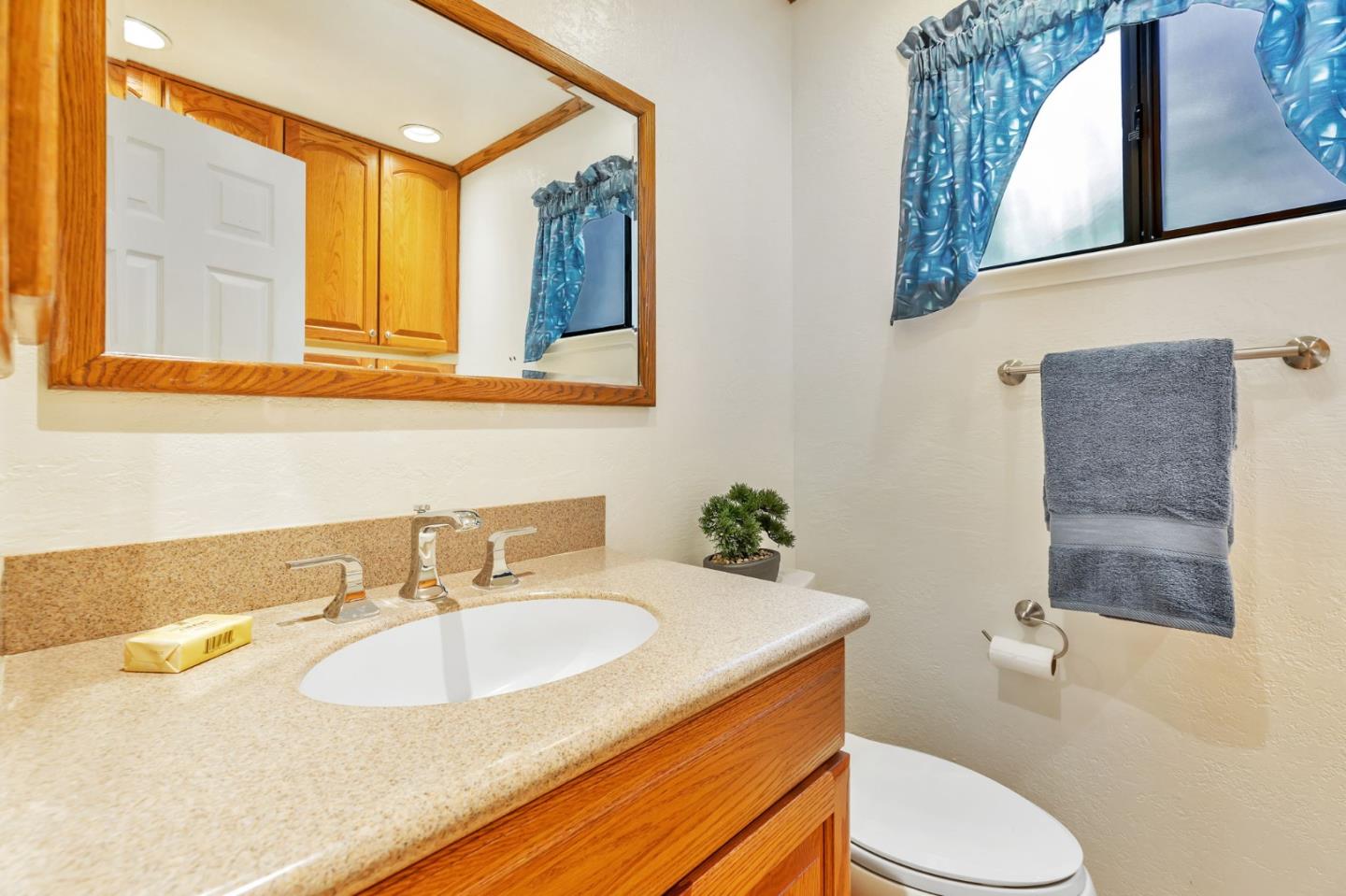 Detail Gallery Image 15 of 35 For 1555 Hecker Pass Rd #C103,  Gilroy,  CA 95020 - 2 Beds | 1/1 Baths