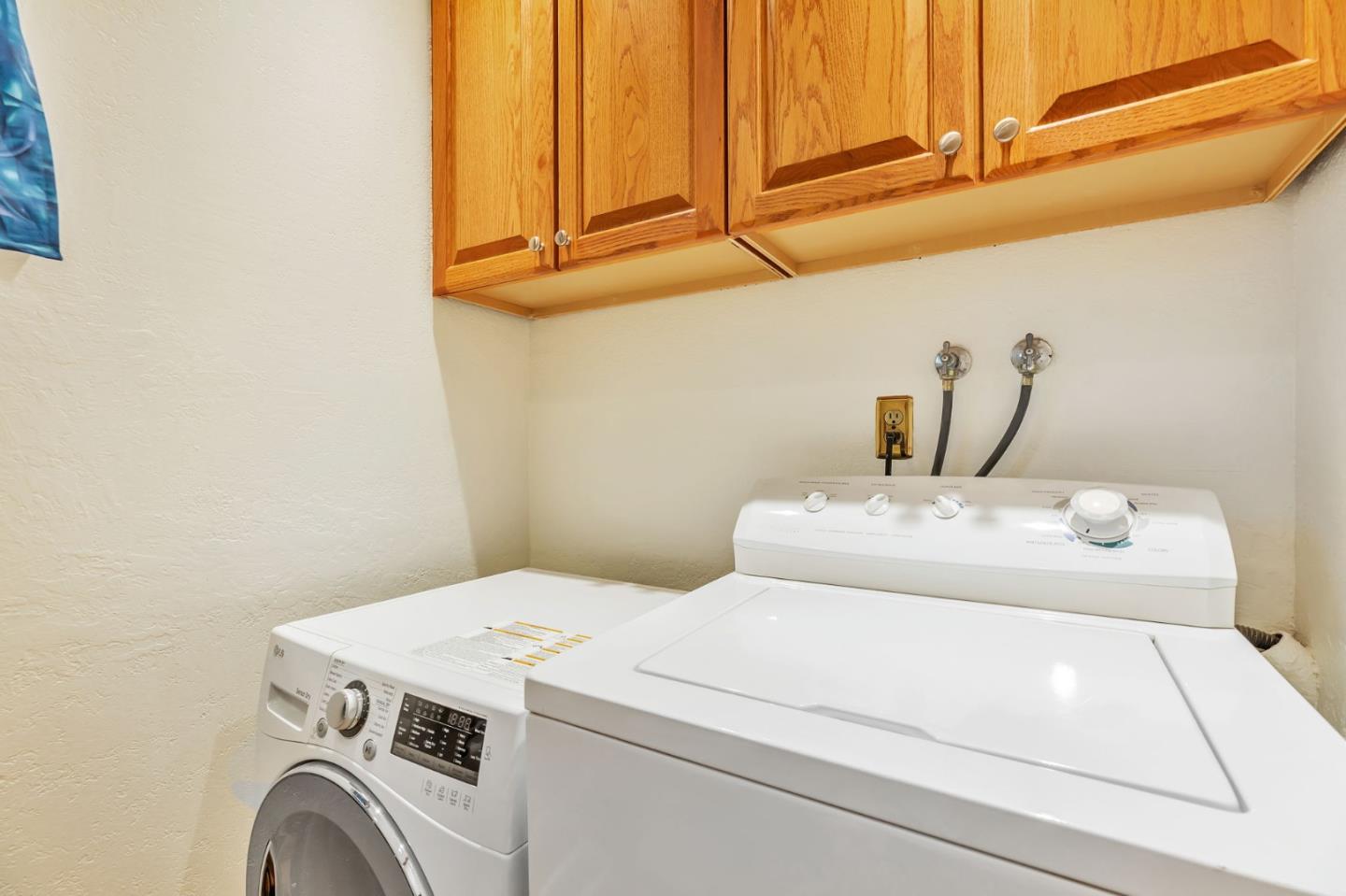 Detail Gallery Image 16 of 35 For 1555 Hecker Pass Rd #C103,  Gilroy,  CA 95020 - 2 Beds | 1/1 Baths