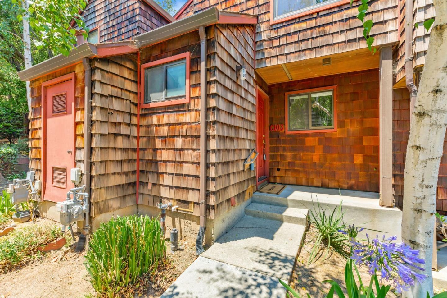 Detail Gallery Image 2 of 35 For 1555 Hecker Pass Rd #C103,  Gilroy,  CA 95020 - 2 Beds | 1/1 Baths