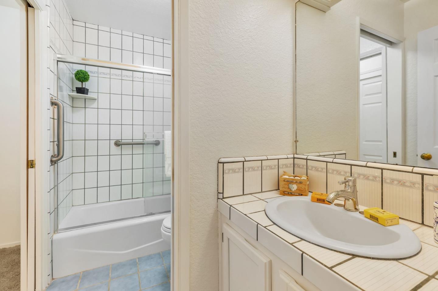 Detail Gallery Image 24 of 35 For 1555 Hecker Pass Rd #C103,  Gilroy,  CA 95020 - 2 Beds | 1/1 Baths