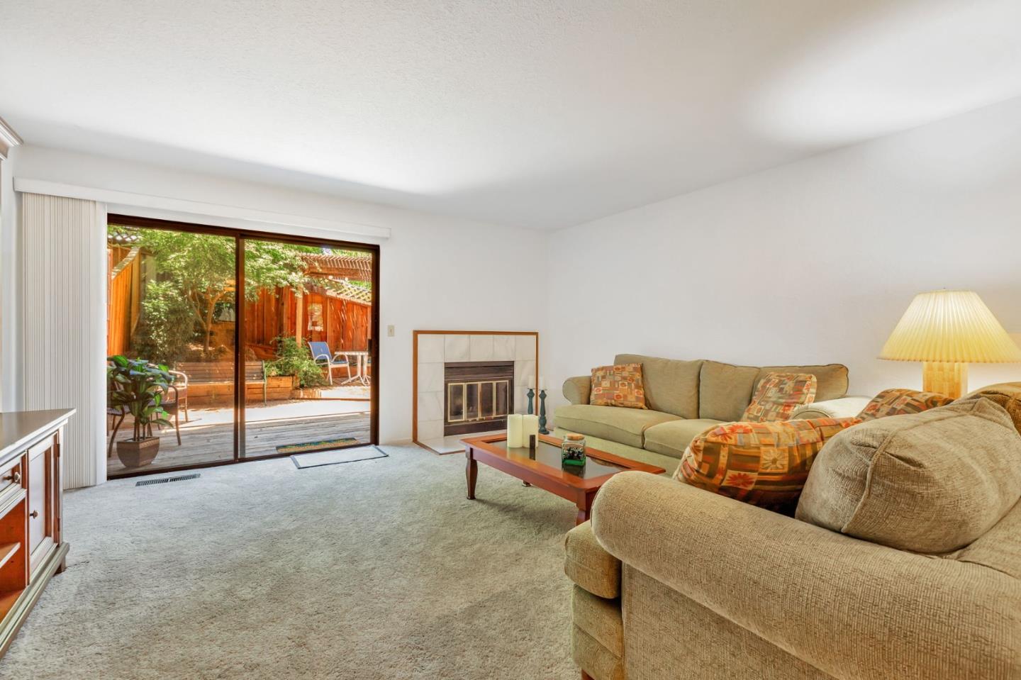Detail Gallery Image 3 of 35 For 1555 Hecker Pass Rd #C103,  Gilroy,  CA 95020 - 2 Beds | 1/1 Baths
