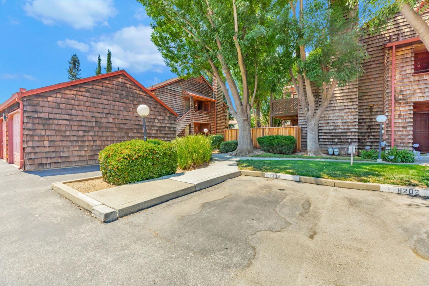 Detail Gallery Image 33 of 35 For 1555 Hecker Pass Rd #C103,  Gilroy,  CA 95020 - 2 Beds | 1/1 Baths