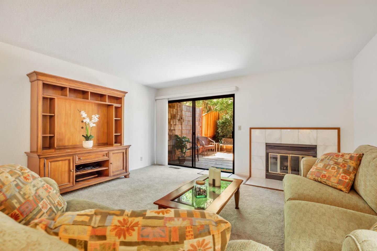 Detail Gallery Image 5 of 35 For 1555 Hecker Pass Rd #C103,  Gilroy,  CA 95020 - 2 Beds | 1/1 Baths
