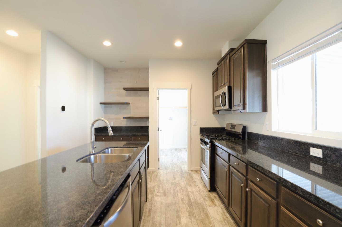 Detail Gallery Image 7 of 20 For 2052 Gold St #34,  Alviso,  CA 95002 - 3 Beds | 2 Baths
