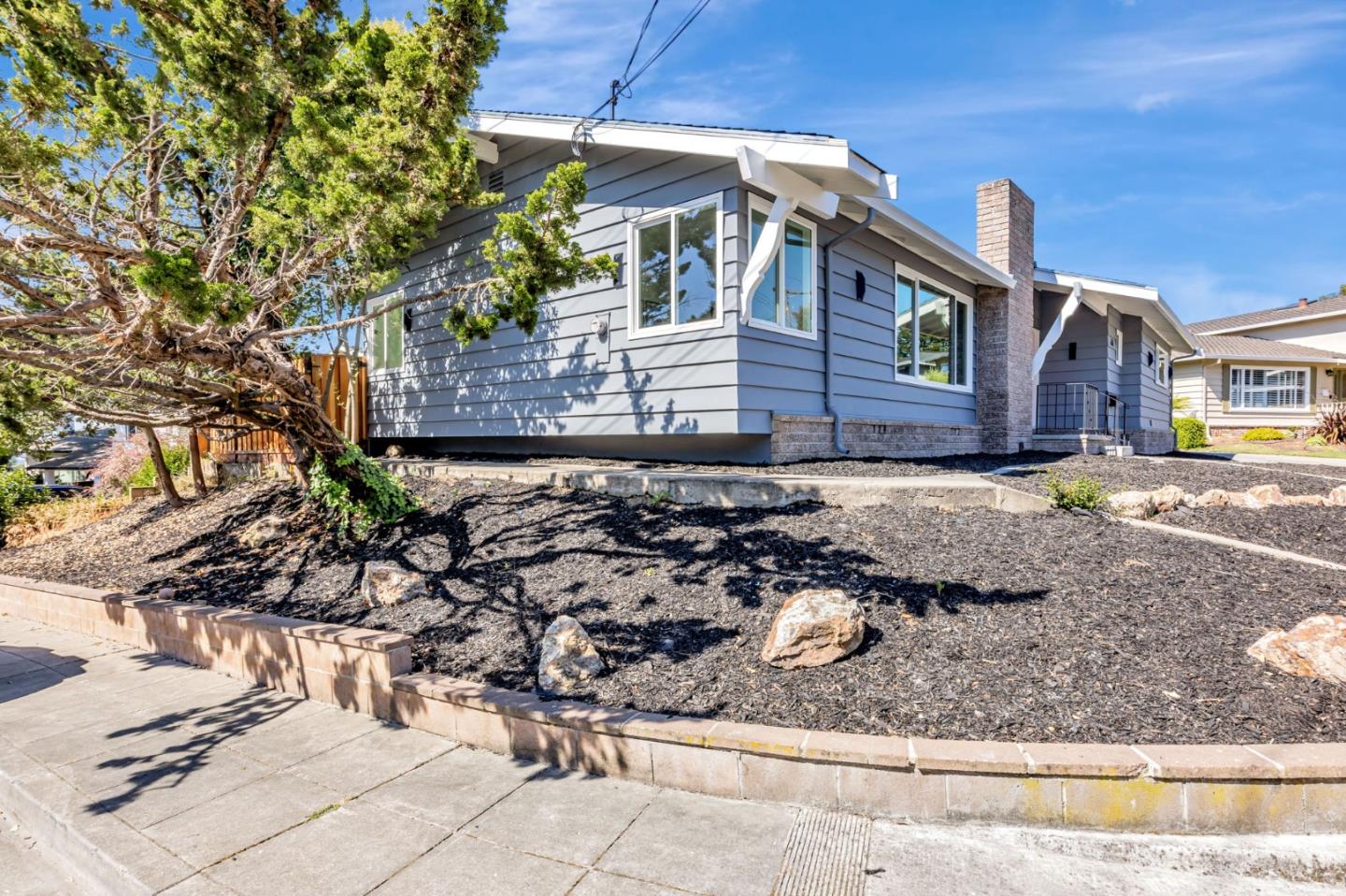 Detail Gallery Image 3 of 48 For 4741 Sorani Way, Castro Valley,  CA 94546 - 3 Beds | 2 Baths
