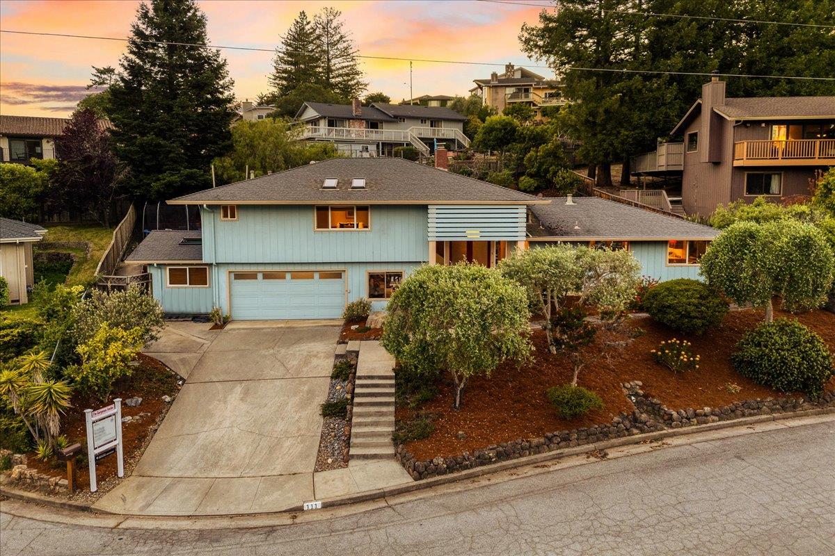 Detail Gallery Image 34 of 39 For 111 Esmeralda Dr, Santa Cruz,  CA 95060 - 3 Beds | 2/1 Baths