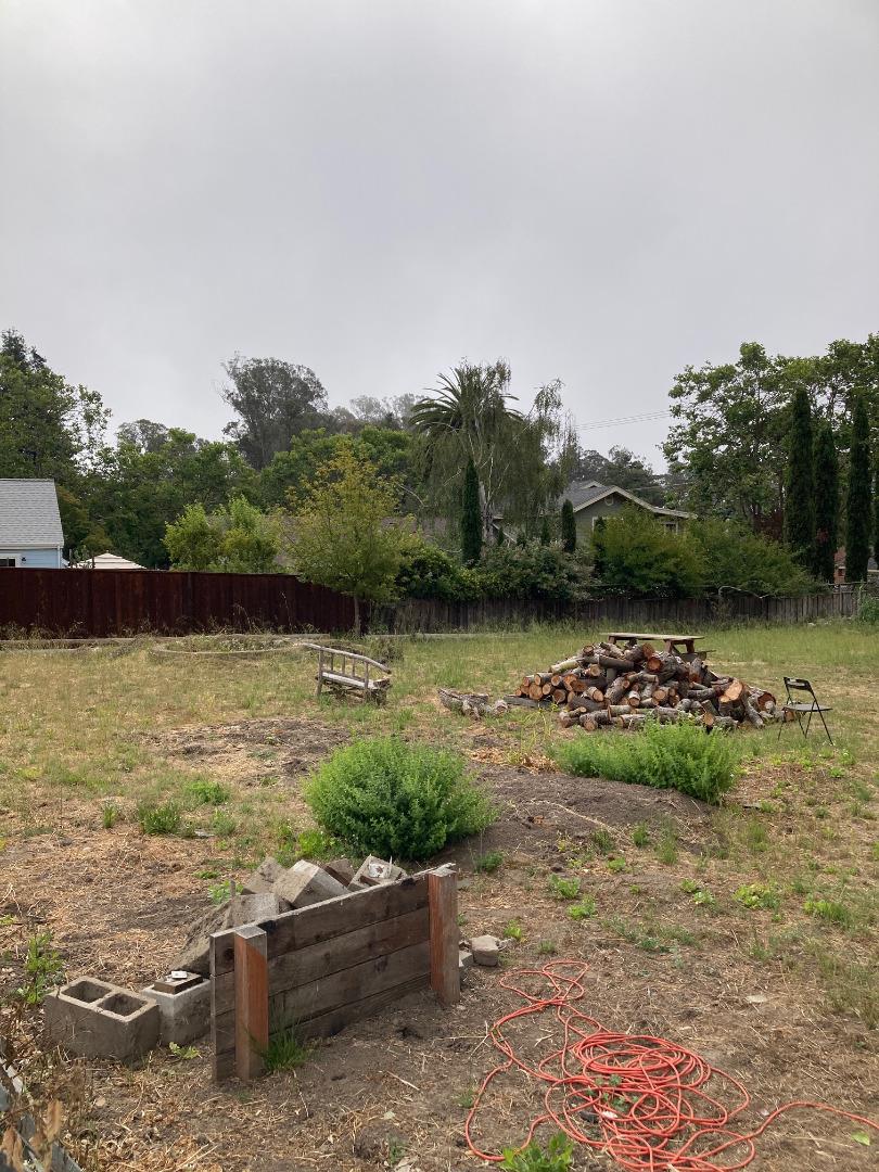 Detail Gallery Image 7 of 14 For 514 Meder St, Santa Cruz,  CA 95060 - 5 Beds | 2 Baths