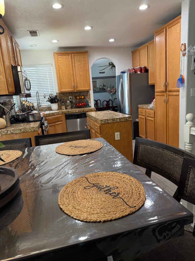 Detail Gallery Image 13 of 23 For 675 Pinot Noir Ct, Los Banos,  CA 93635 - 4 Beds | 3 Baths