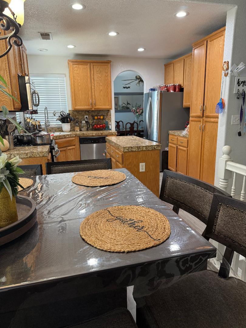 Detail Gallery Image 14 of 23 For 675 Pinot Noir Ct, Los Banos,  CA 93635 - 4 Beds | 3 Baths