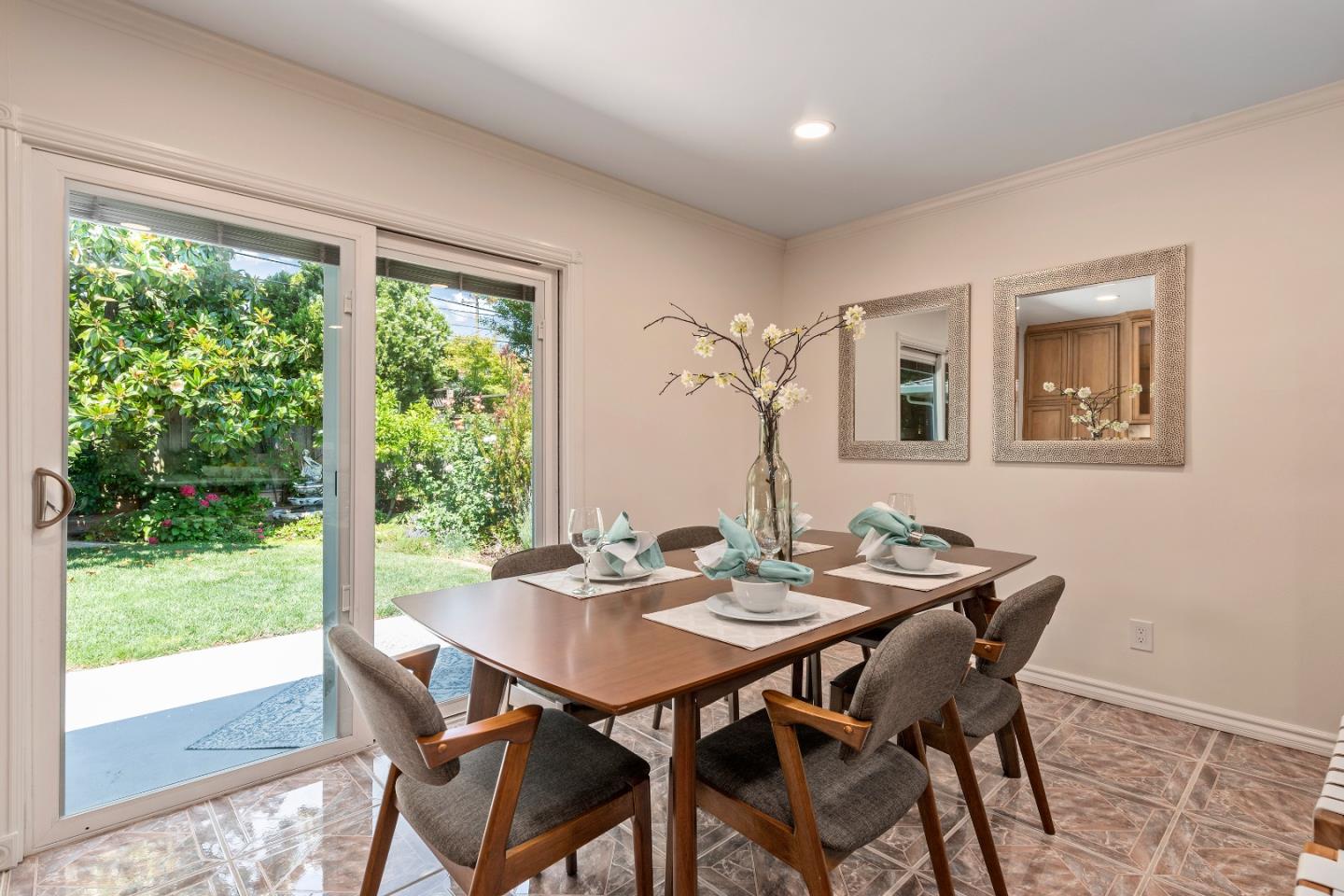 Detail Gallery Image 12 of 31 For 207 Thomas Dr, Los Gatos,  CA 95032 - 3 Beds | 2 Baths