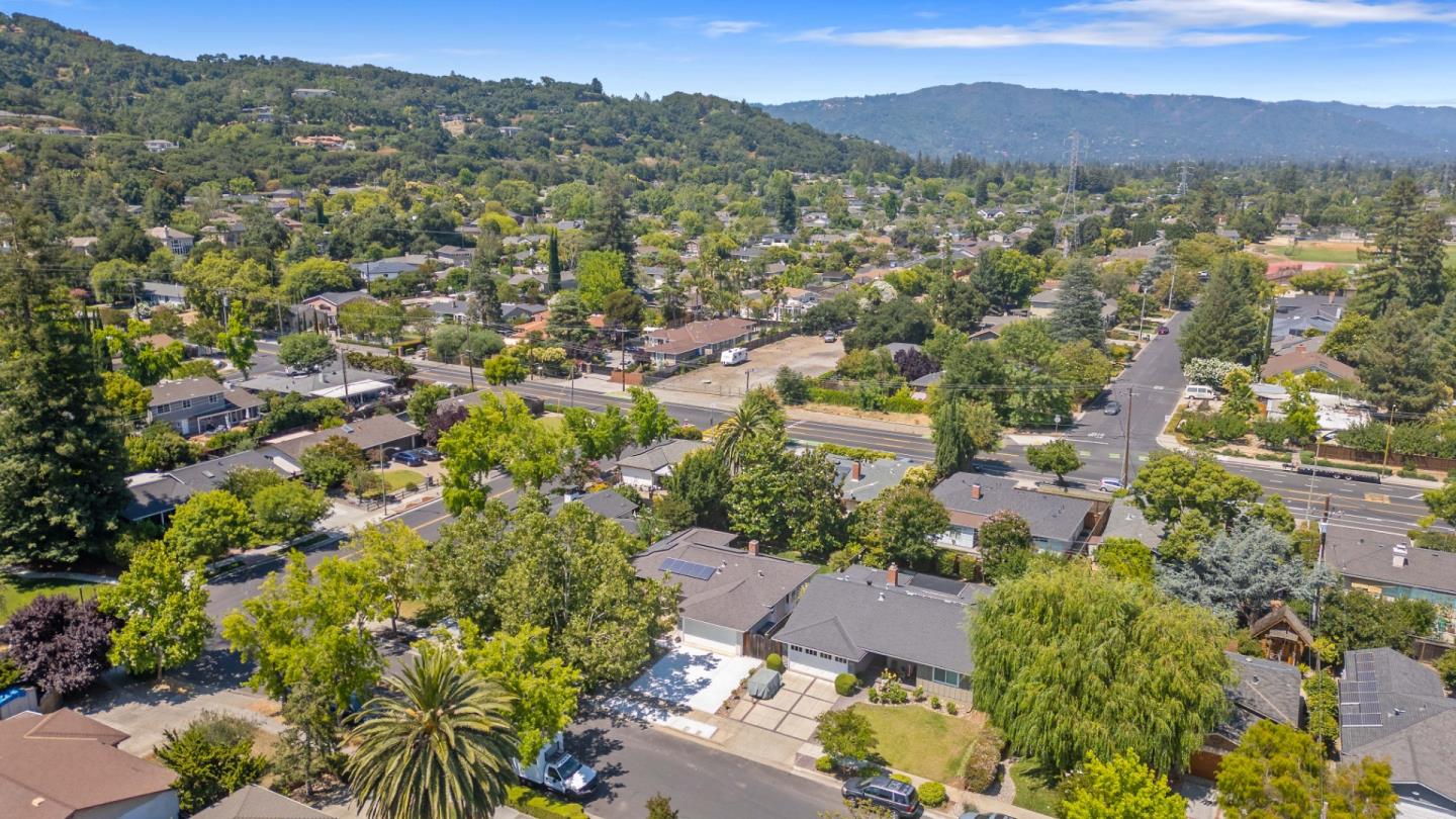 Detail Gallery Image 29 of 31 For 207 Thomas Dr, Los Gatos,  CA 95032 - 3 Beds | 2 Baths