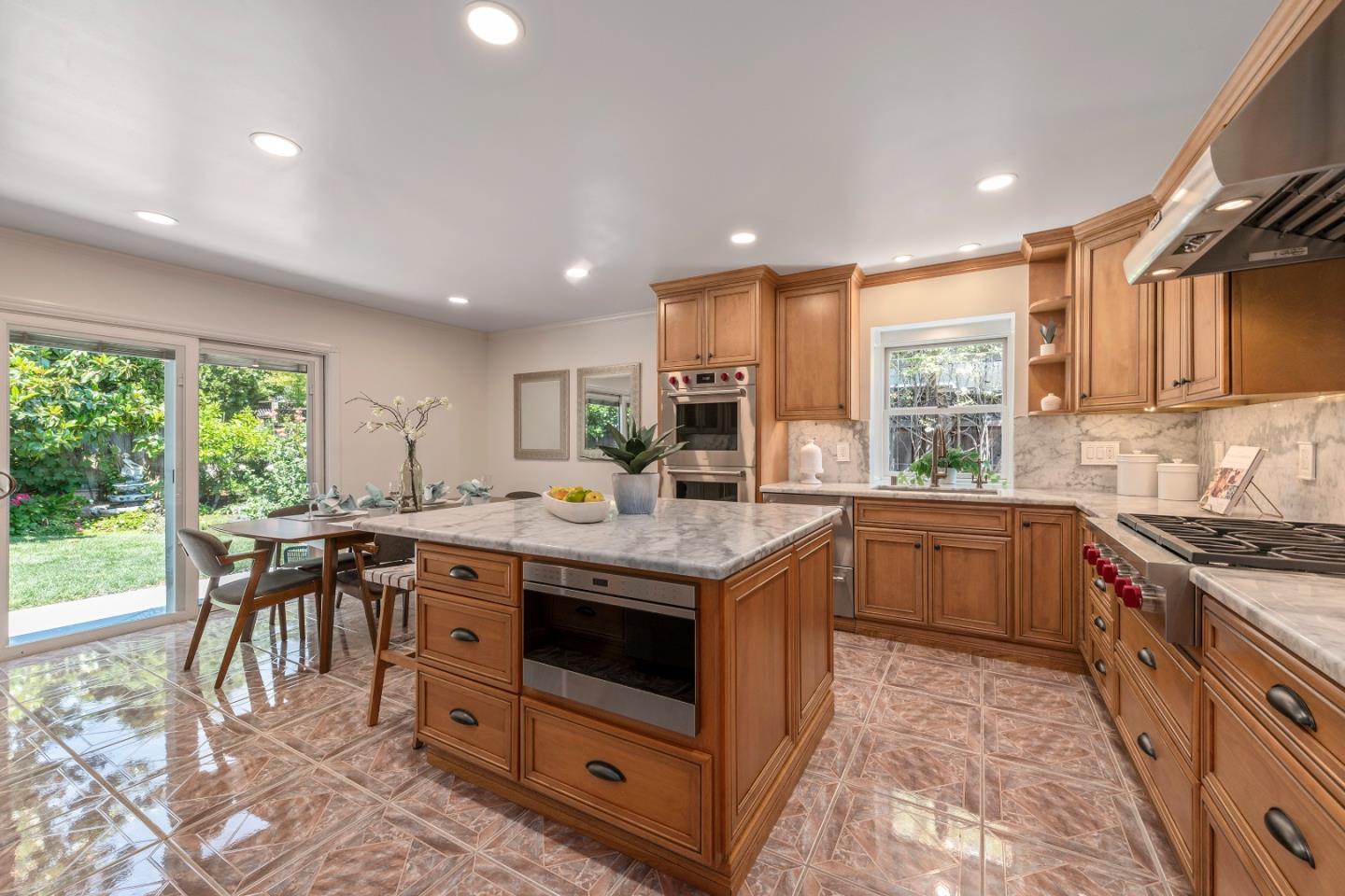 Detail Gallery Image 7 of 31 For 207 Thomas Dr, Los Gatos,  CA 95032 - 3 Beds | 2 Baths