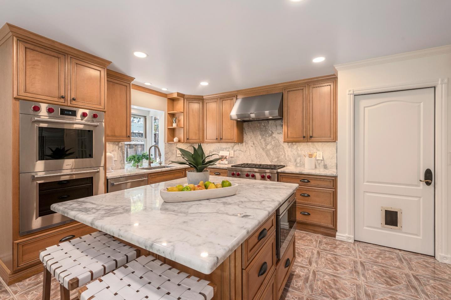 Detail Gallery Image 8 of 31 For 207 Thomas Dr, Los Gatos,  CA 95032 - 3 Beds | 2 Baths