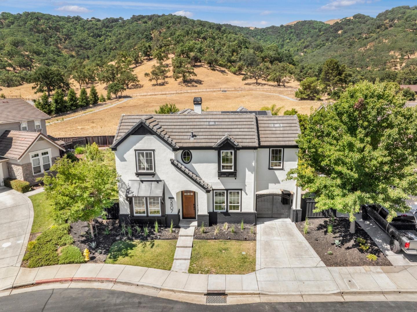 Detail Gallery Image 1 of 77 For 5807 Casita Way, Gilroy,  CA 95020 - 5 Beds | 4 Baths