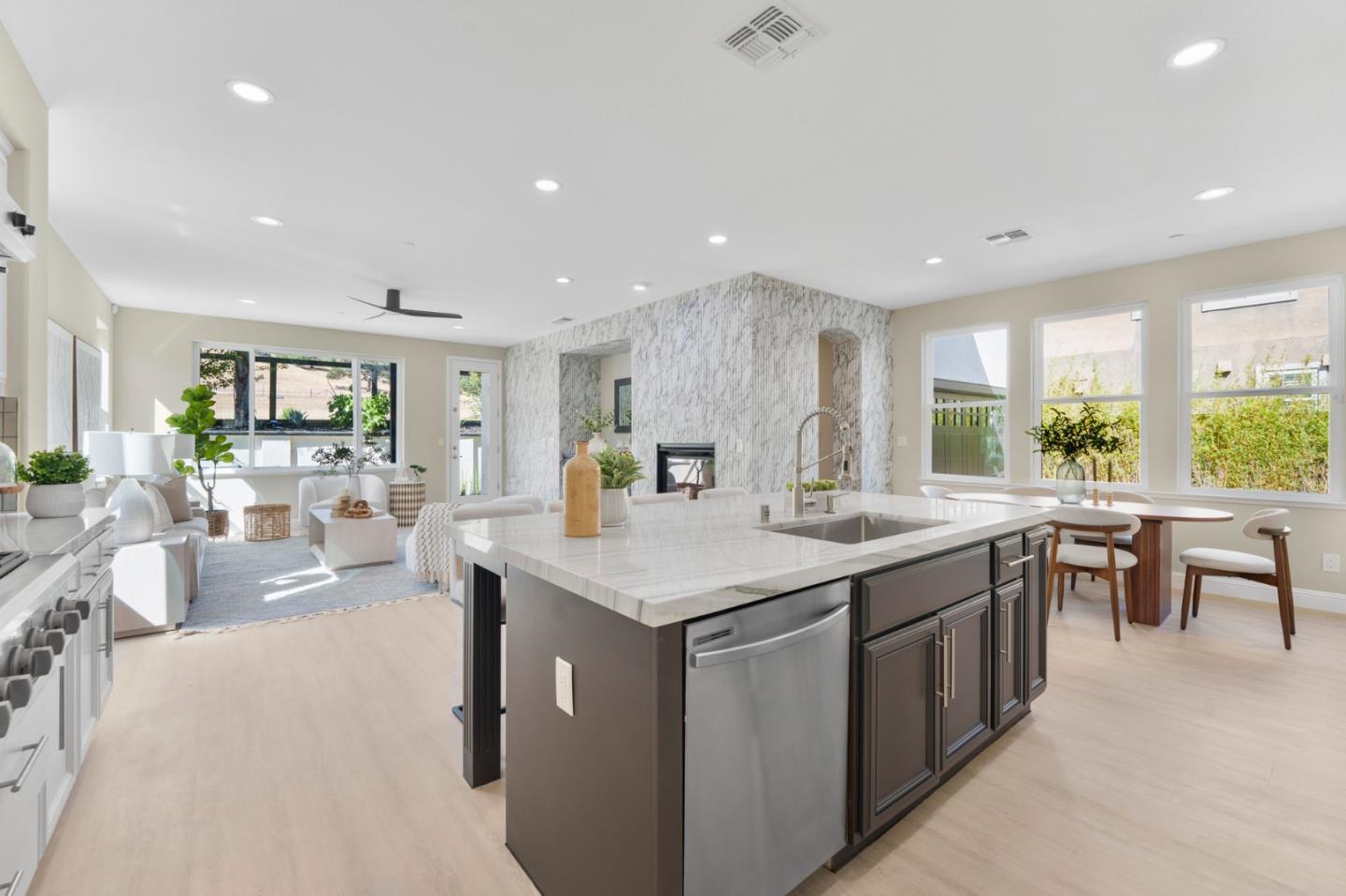 Detail Gallery Image 14 of 77 For 5807 Casita Way, Gilroy,  CA 95020 - 5 Beds | 4 Baths