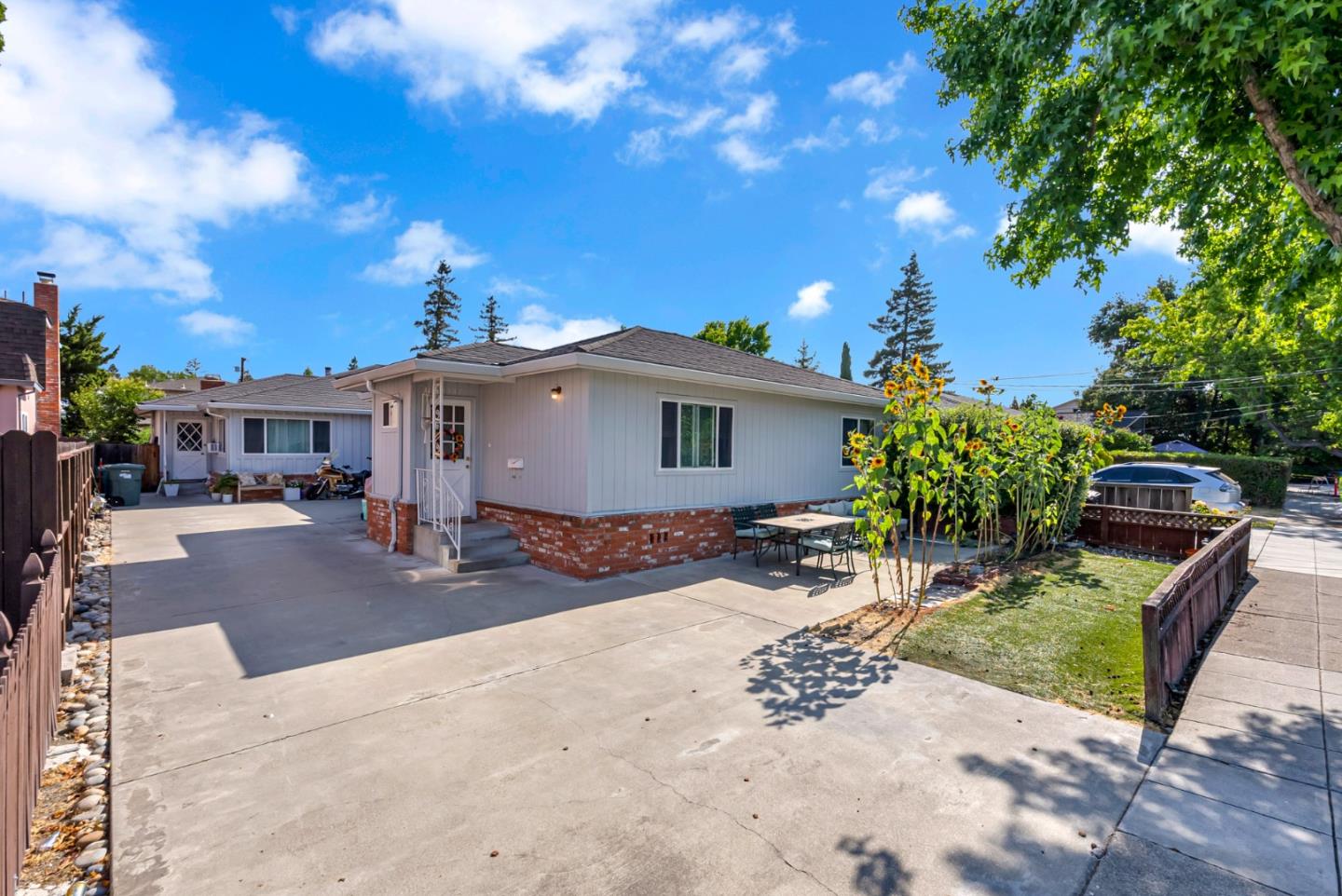 Detail Gallery Image 2 of 6 For 1567 Hawes Ct, Redwood City,  CA 94061 - – Beds | – Baths