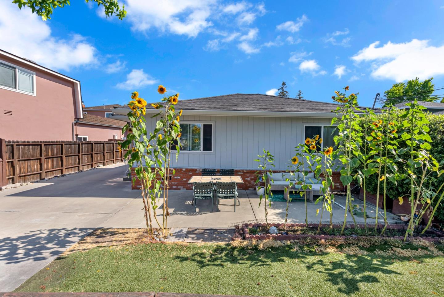 Detail Gallery Image 3 of 6 For 1567 Hawes Ct, Redwood City,  CA 94061 - – Beds | – Baths