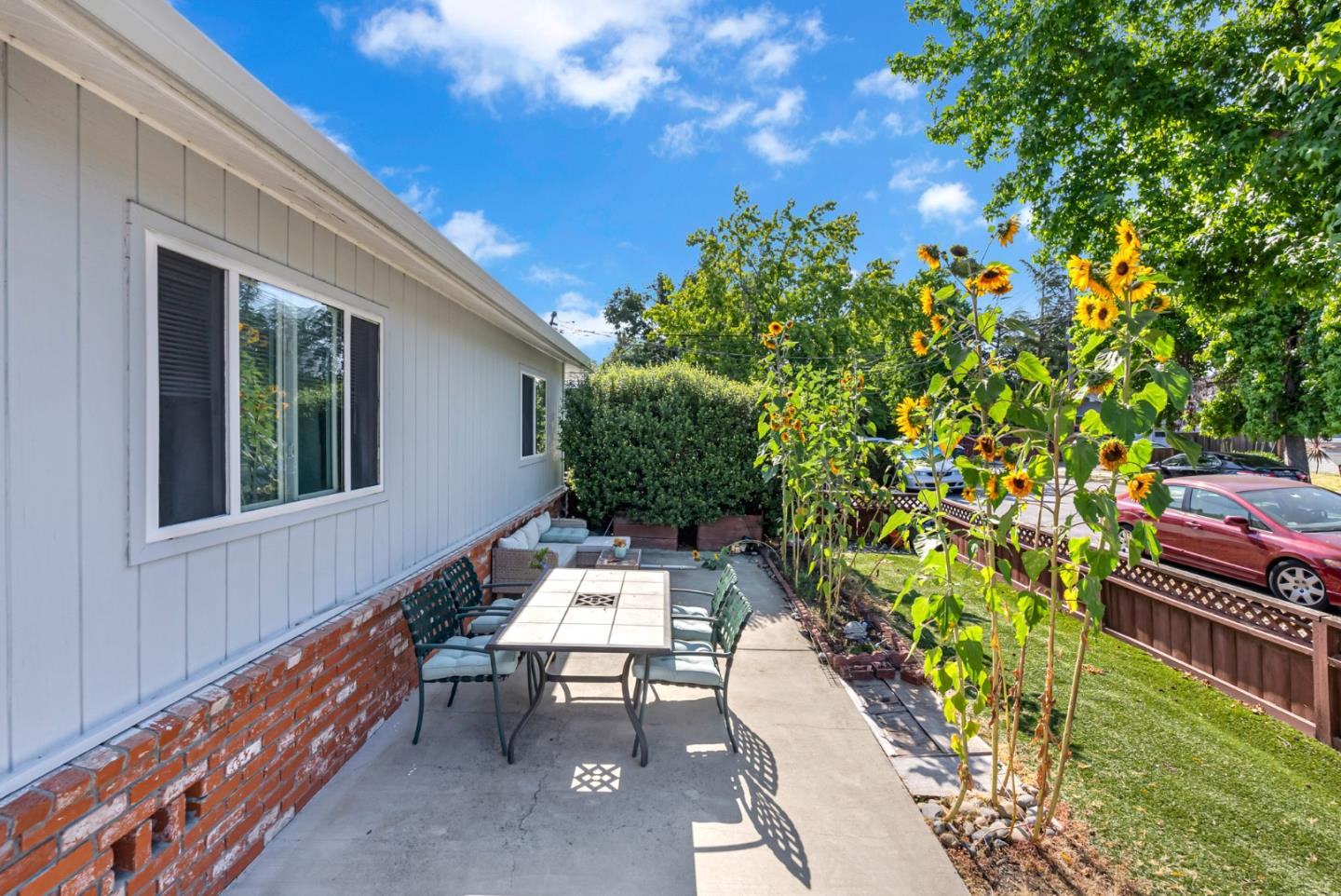 Detail Gallery Image 4 of 6 For 1567 Hawes Ct, Redwood City,  CA 94061 - – Beds | – Baths